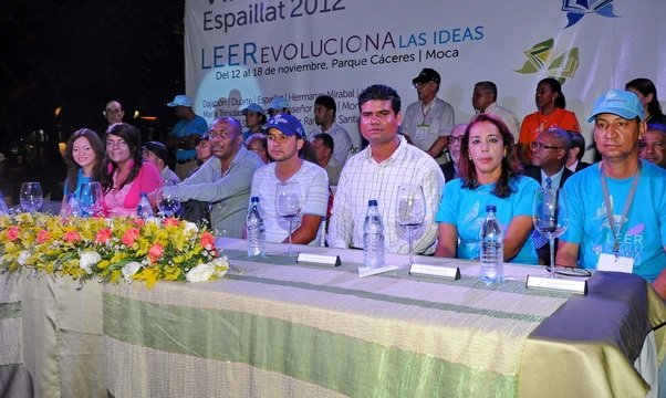 El quipo de coordinadores de la feria del Libro Espaillat 2012 integran la mesa de honor en acto de clausura